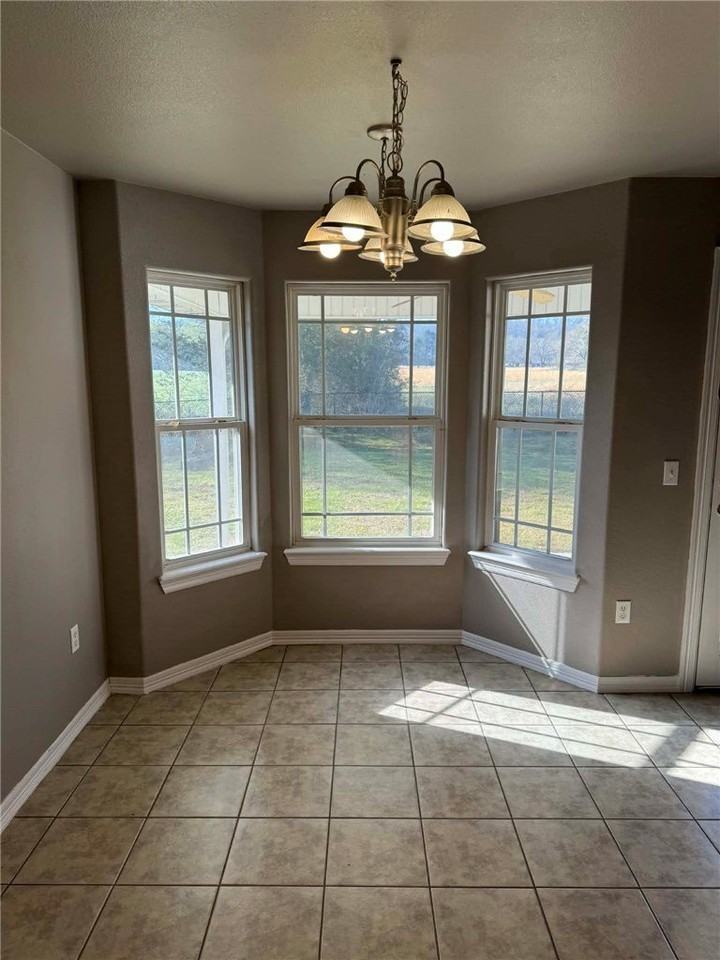 1457 Prairie View Ave - Photo 5 of 19