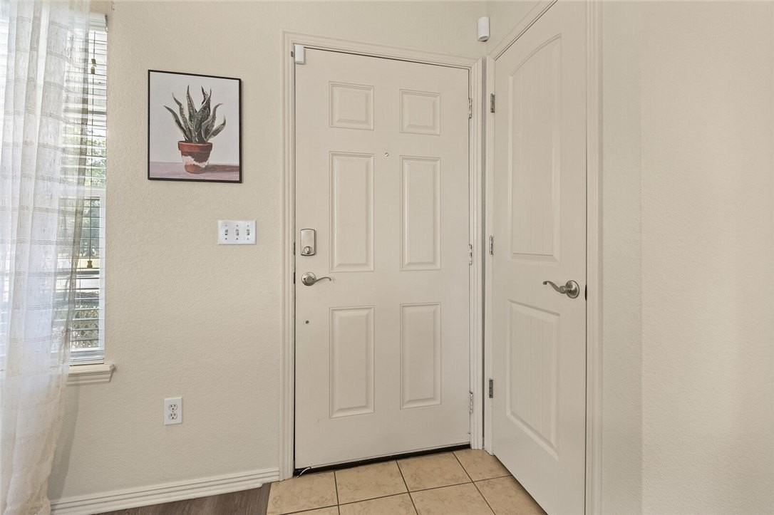 4462 W Alberta St - Photo 3 of 26