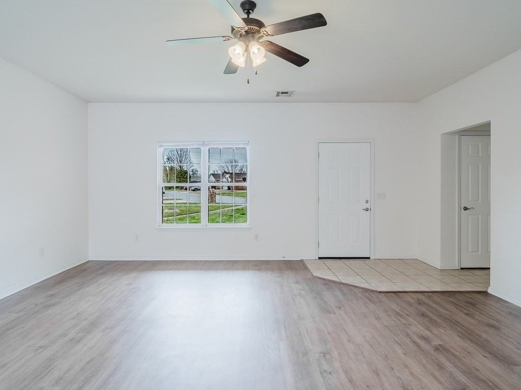 2110 Se Atherton Cir - Photo 2 of 22