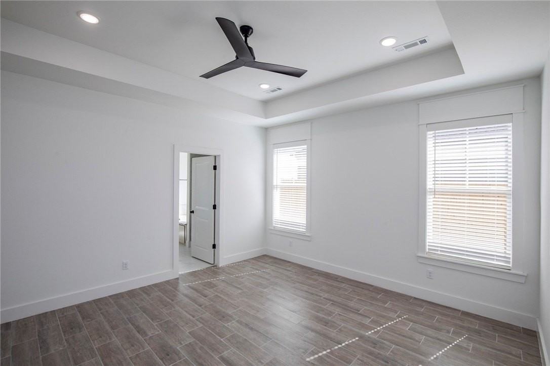 4867 Farmhouse St - Photo 3 of 25