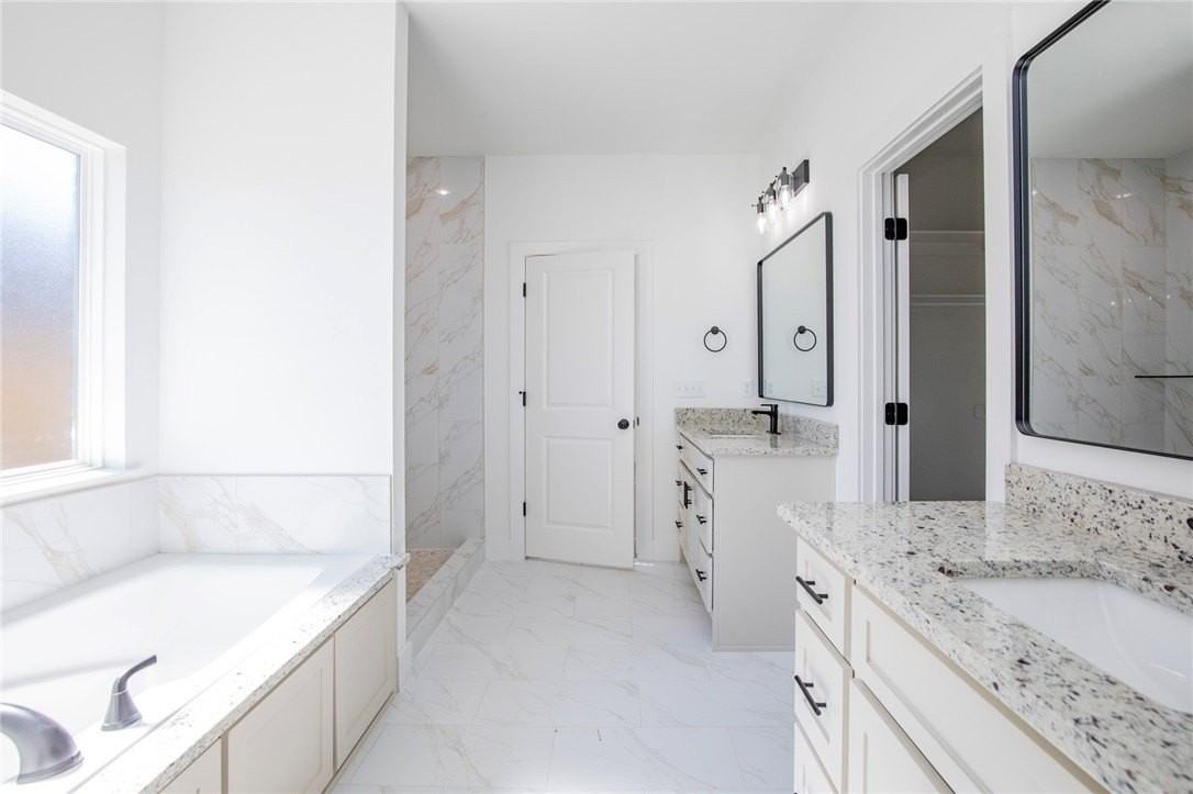 4867 Farmhouse St - Photo 6 of 25