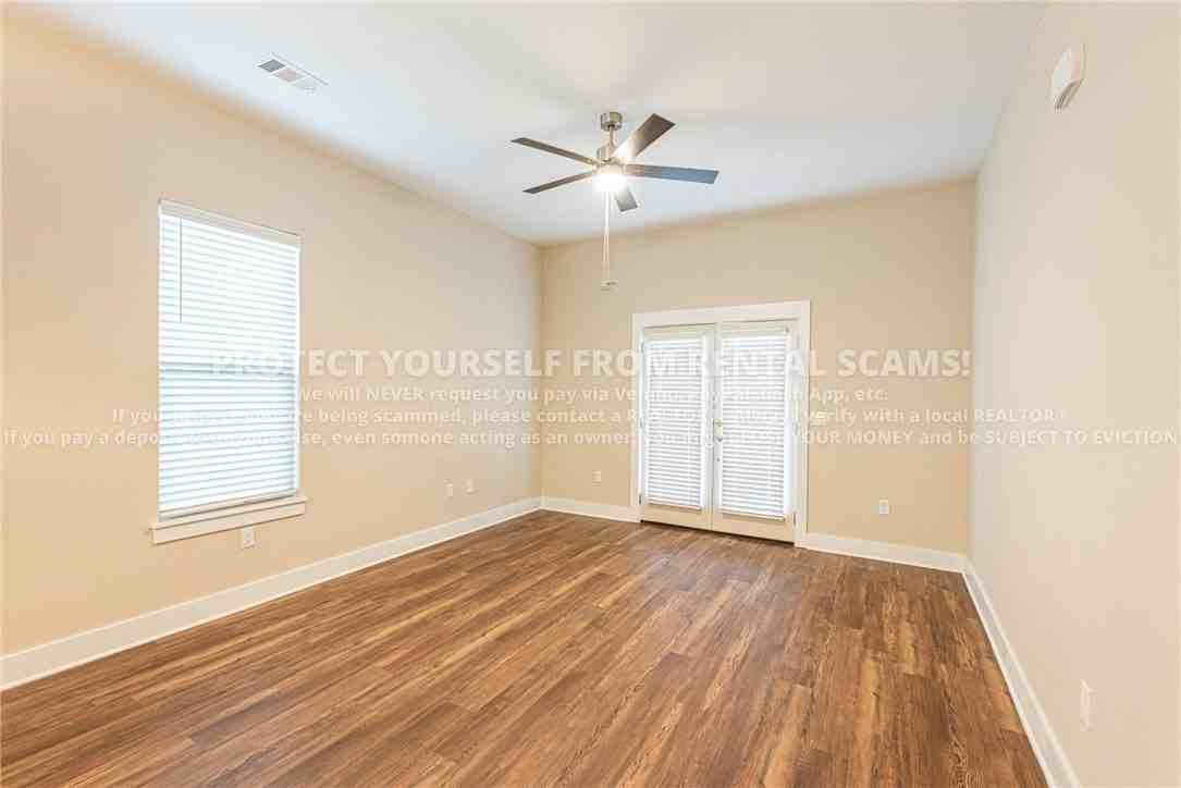 886 S Hill Ave #101 - Photo 4 of 14