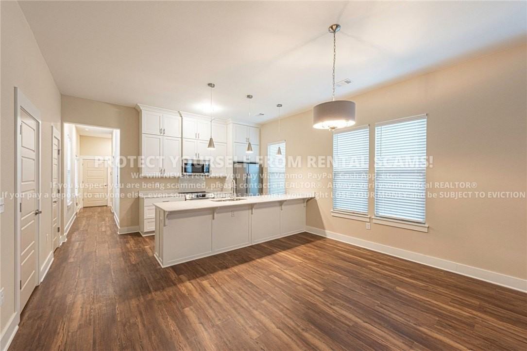 886 S Hill Ave #101 - Photo 5 of 14