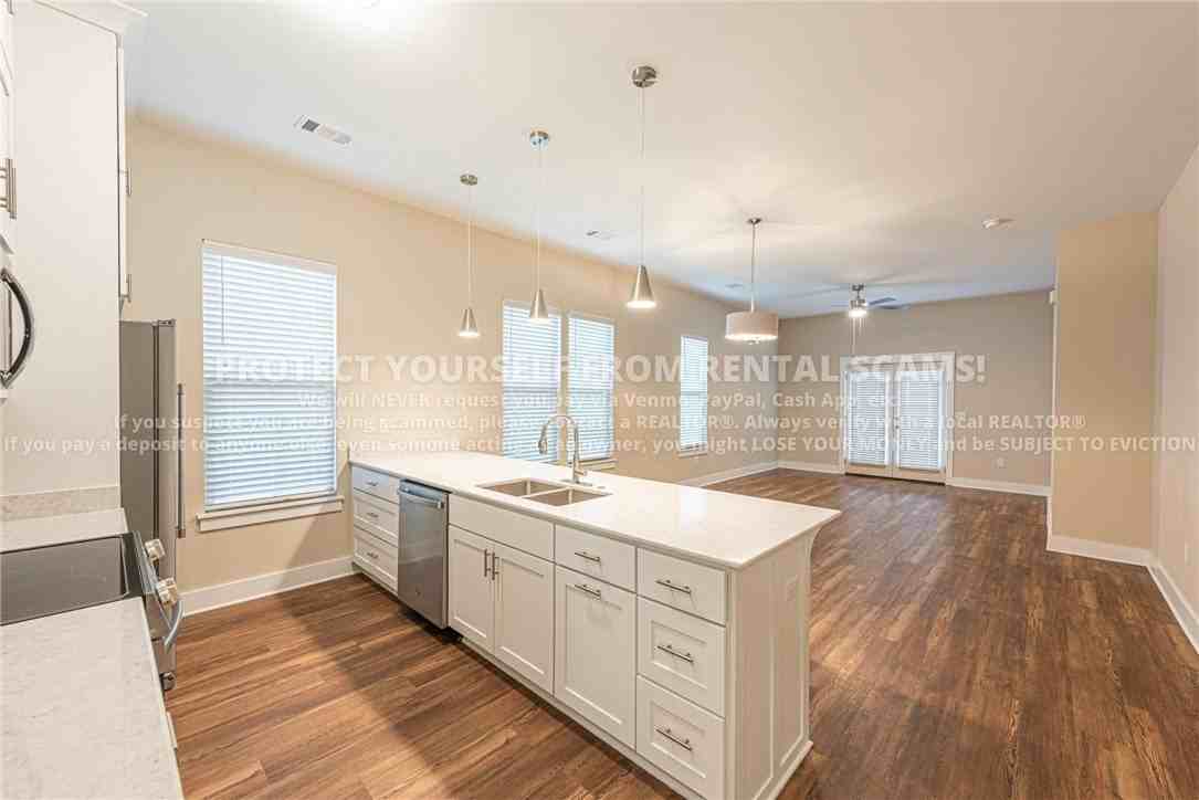 886 S Hill Ave #101 - Photo 6 of 14