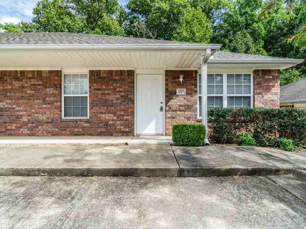 1102 Nw Lincoln Ct Apt 2 #2 - Photo 2 of 16