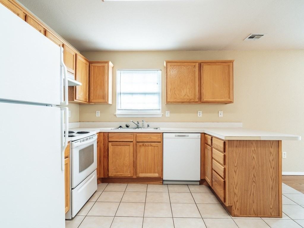 1102 Nw Lincoln Ct Apt 2 #2 - Photo 7 of 16