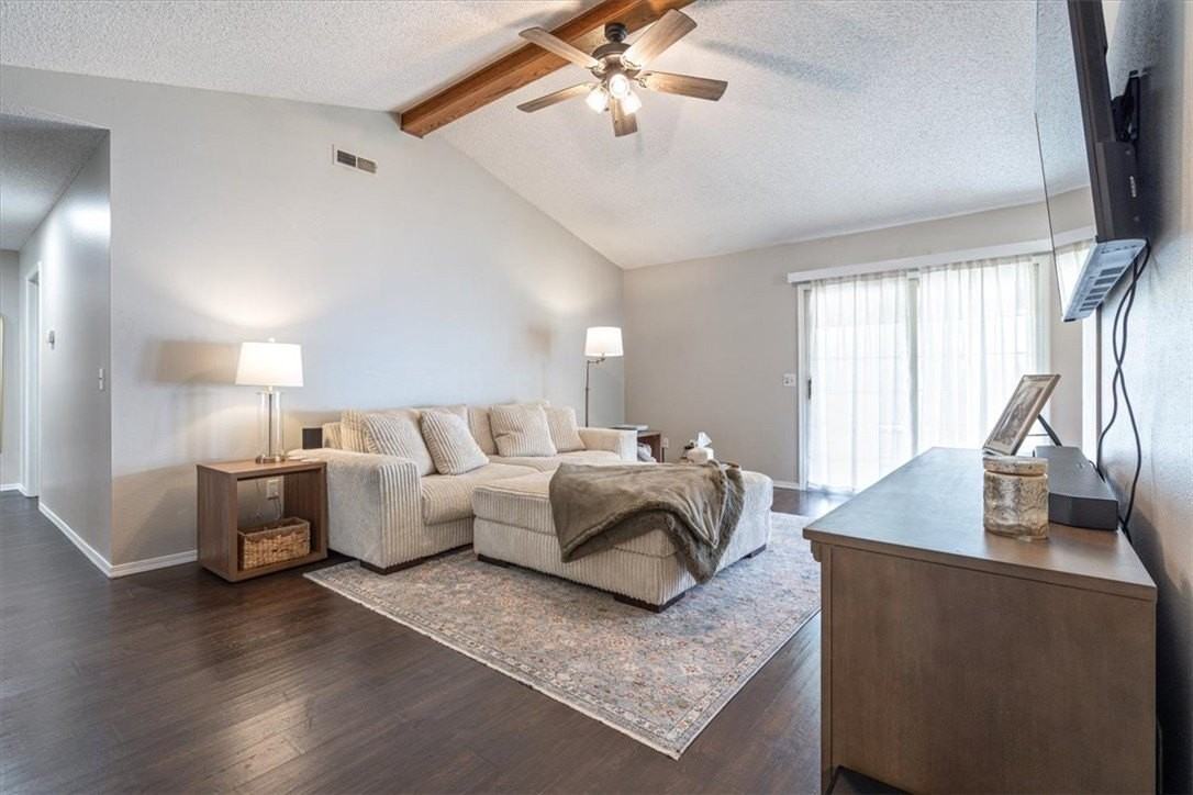 9 Jordan Ln - Photo 3 of 20