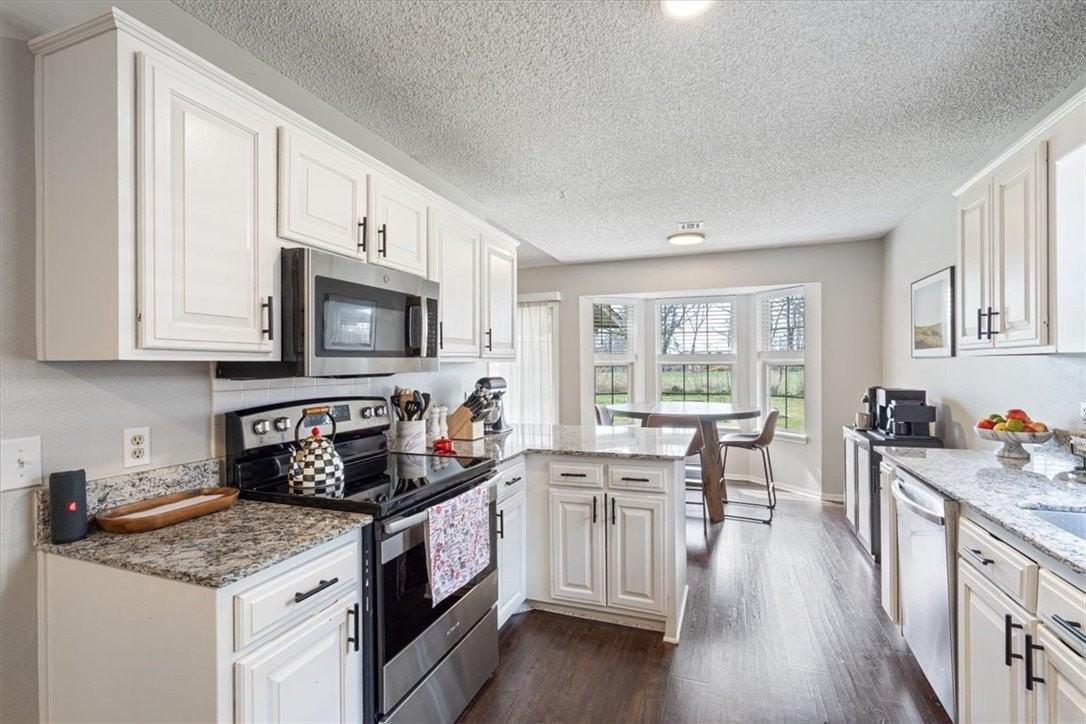 9 Jordan Ln - Photo 6 of 20