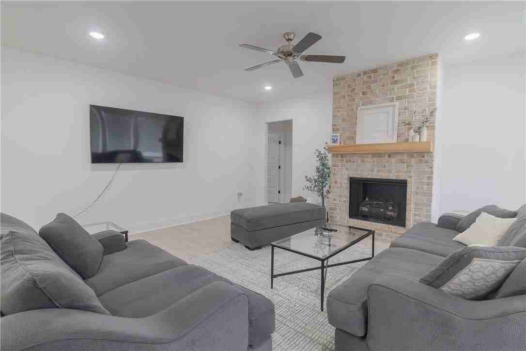 112 S Broyles Ave - Photo 3 of 23