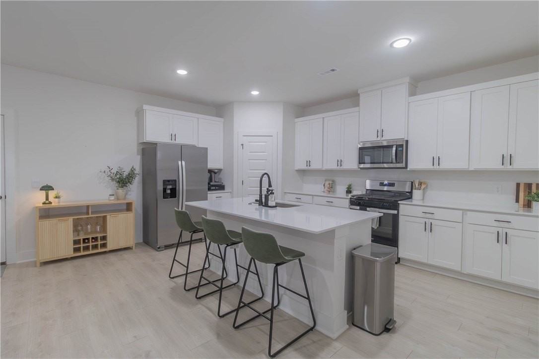 112 S Broyles Ave - Photo 5 of 23