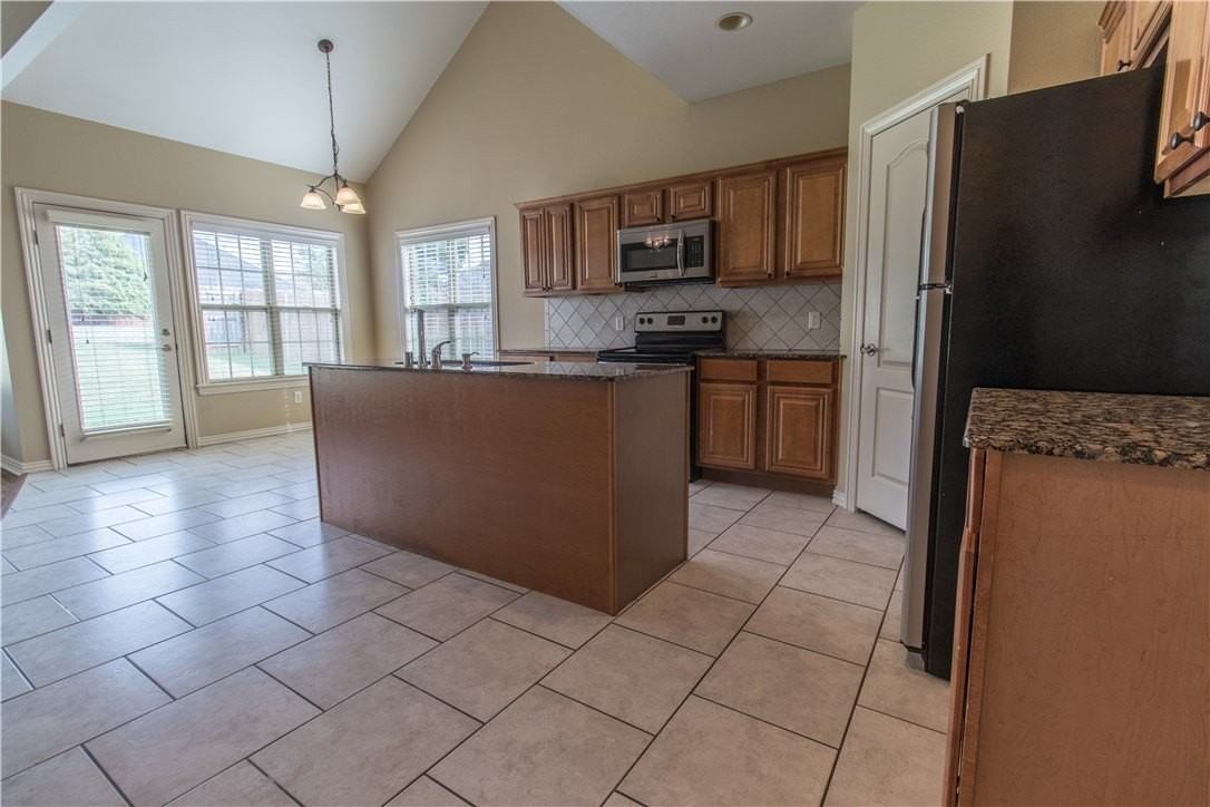 1502 Ne Dysart Woods Ln - Photo 6 of 20