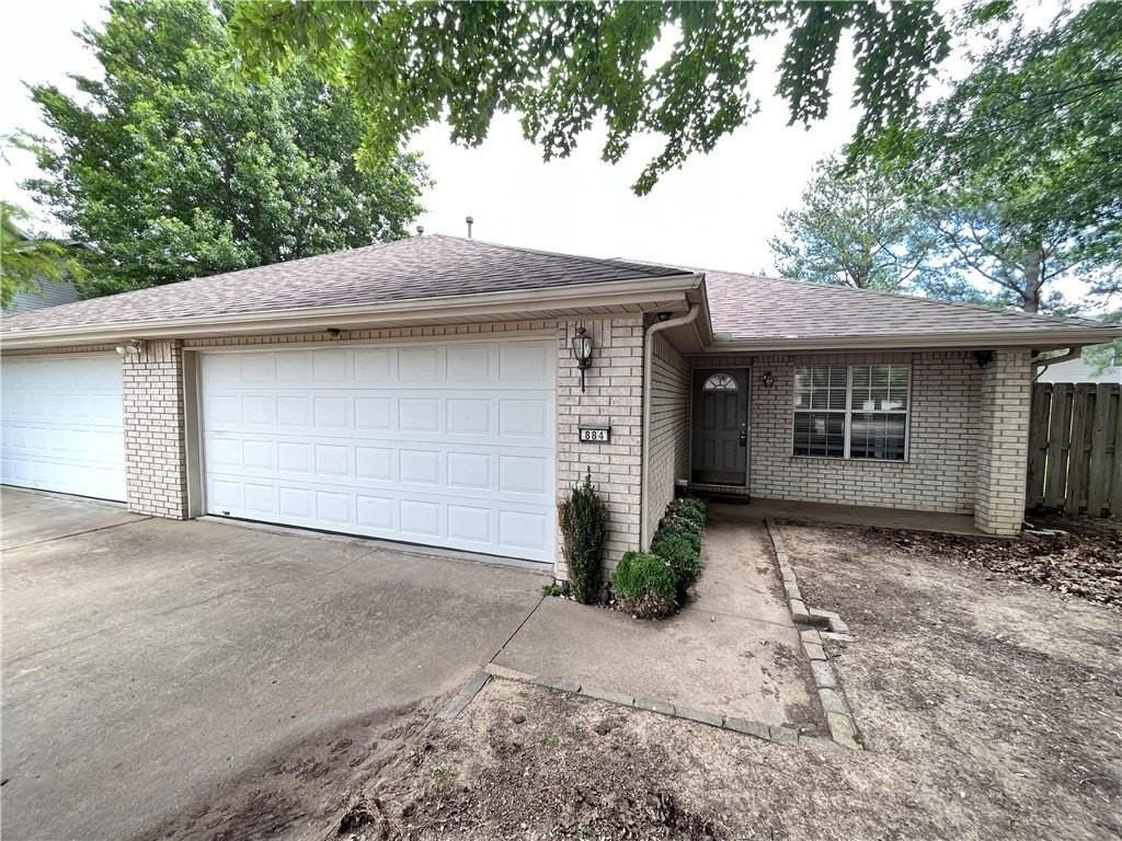 884 N Daisy Ln - Photo 2 of 12