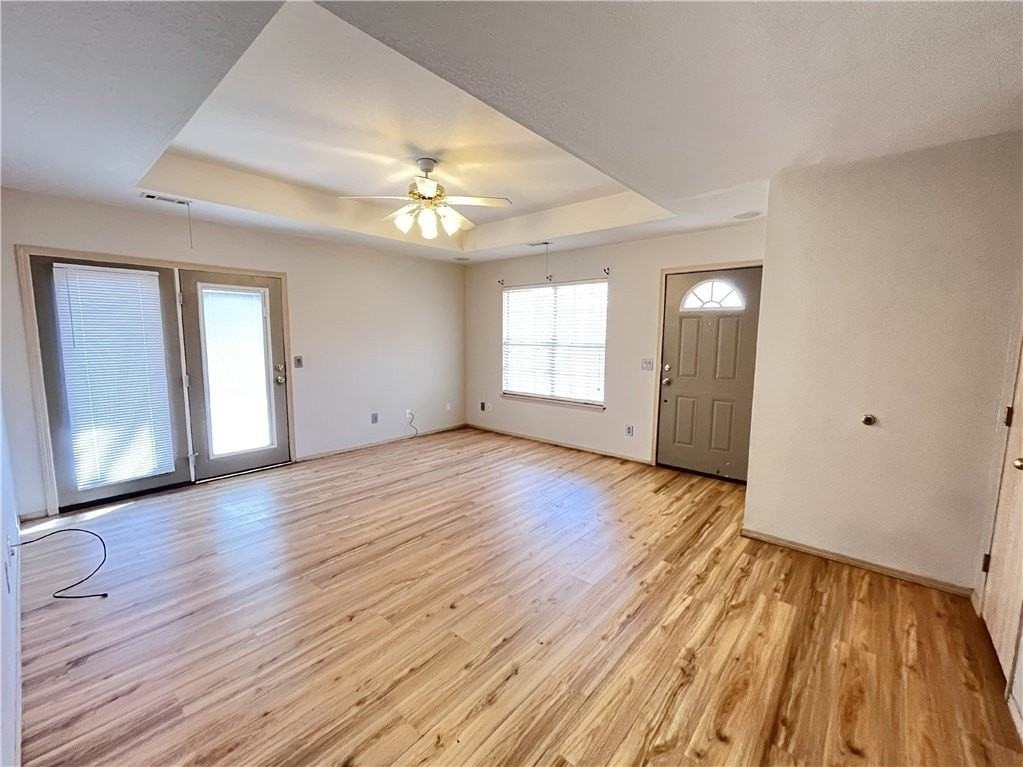 884 N Daisy Ln - Photo 3 of 12