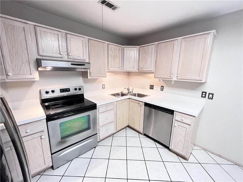 884 N Daisy Ln - Photo 5 of 12