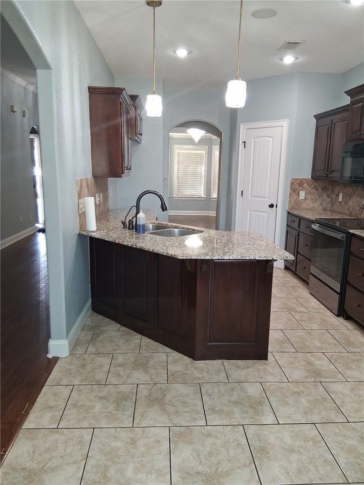 3864 W Providence Dr - Photo 6 of 20