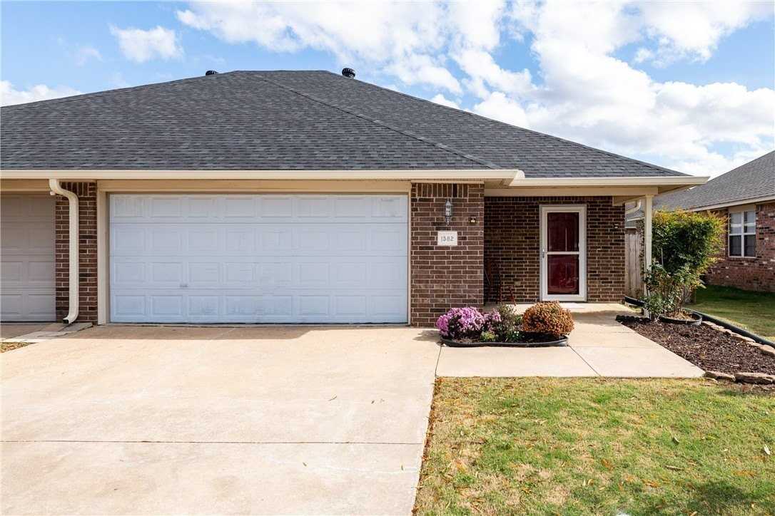 1582 N Willowbrook Dr