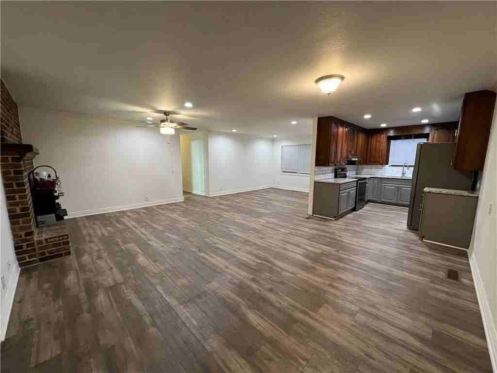 1607 Mayflower Rd - Photo 3 of 19