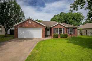 902 Sw Sandrock Rd - Photo 1 of 1