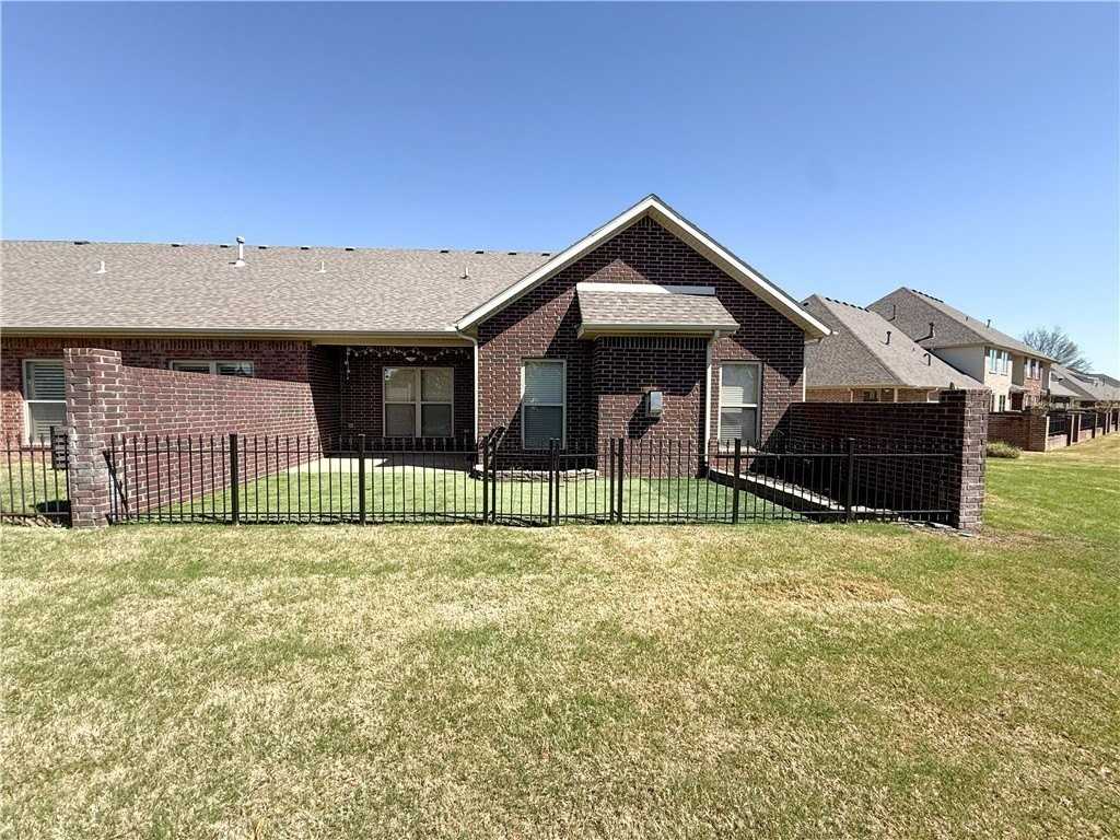 6665 W Valley View Rd - Photo 4 of 27