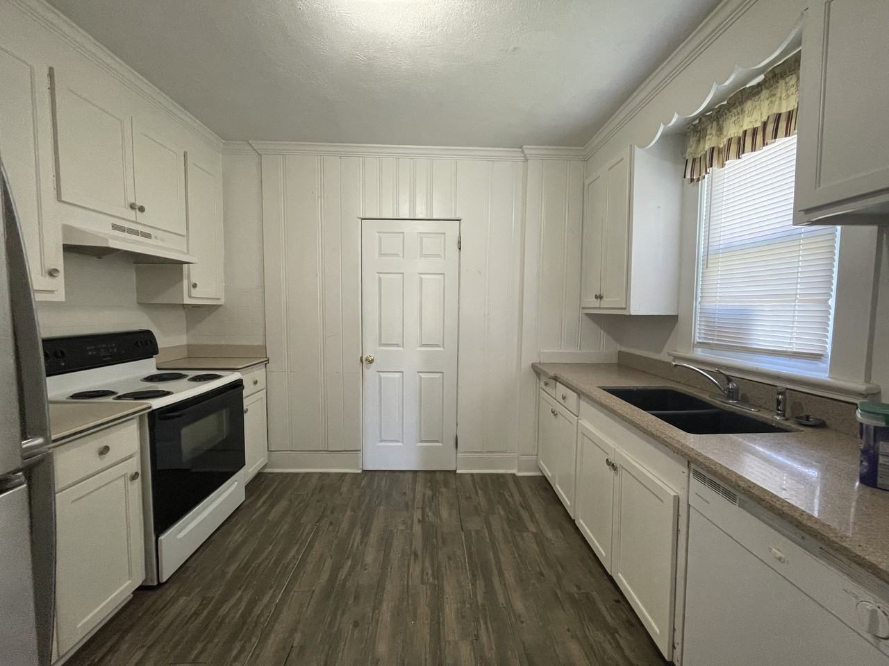 4626 S Amherst Hwy #1 - Photo 3 of 8