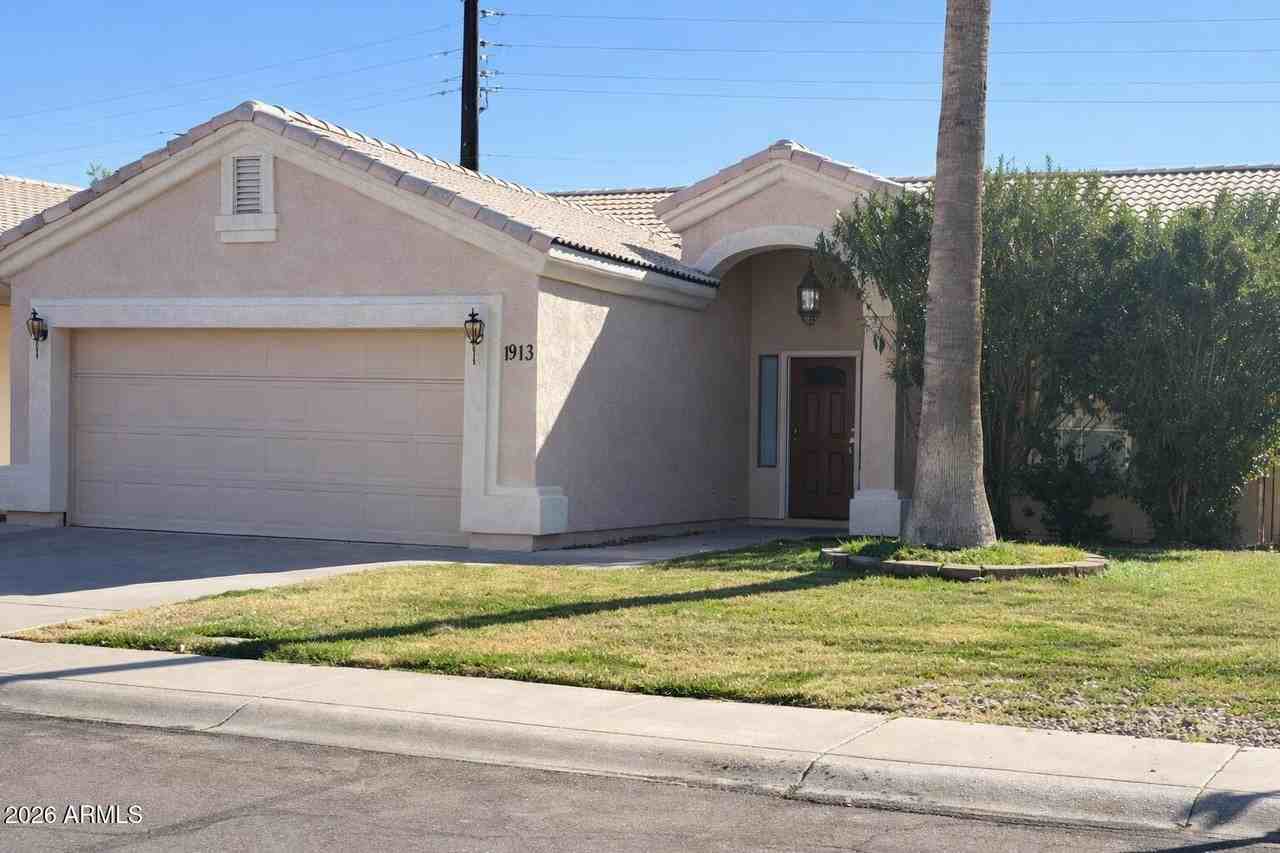 1913 E Marquette Dr - Photo 3 of 25