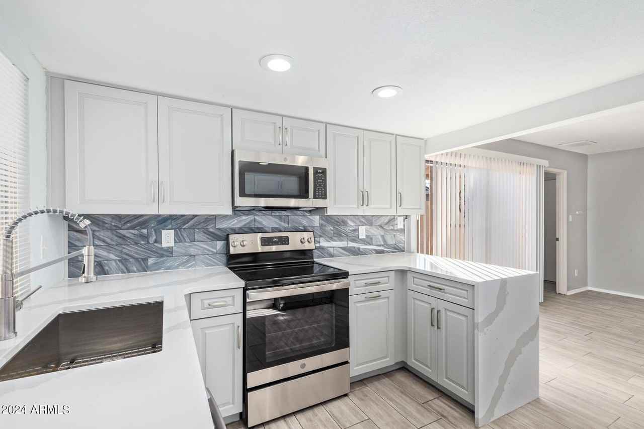 14237 N 41st Dr - Photo 2 of 17