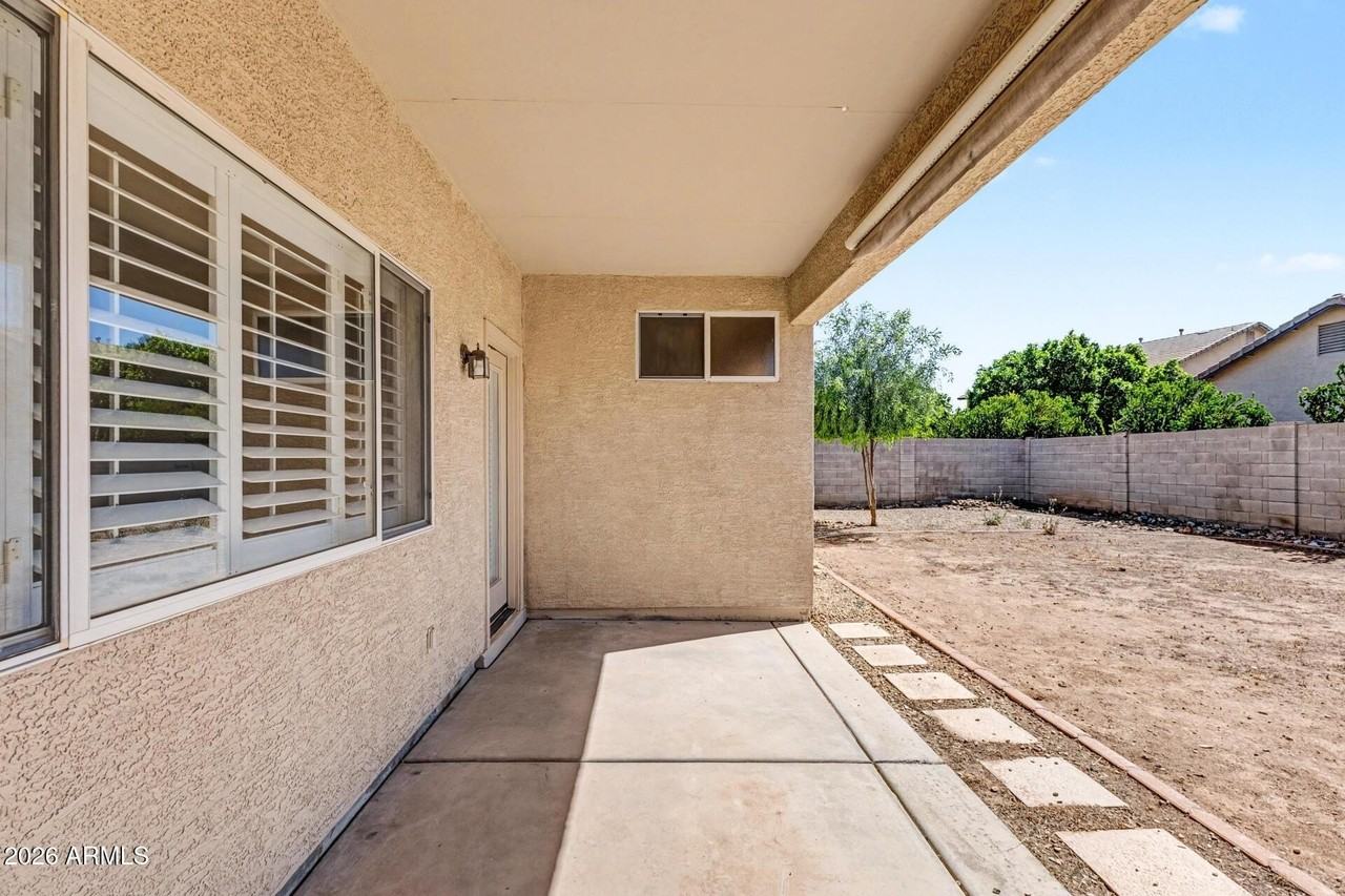 8373 W Mary Ann Dr - Photo 3 of 24