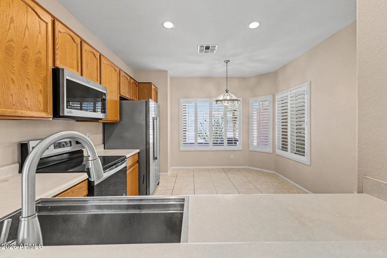8373 W Mary Ann Dr - Photo 6 of 24
