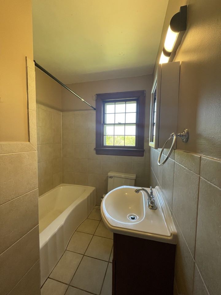 162 Oak Grove Dr #1 - Photo 5 of 10