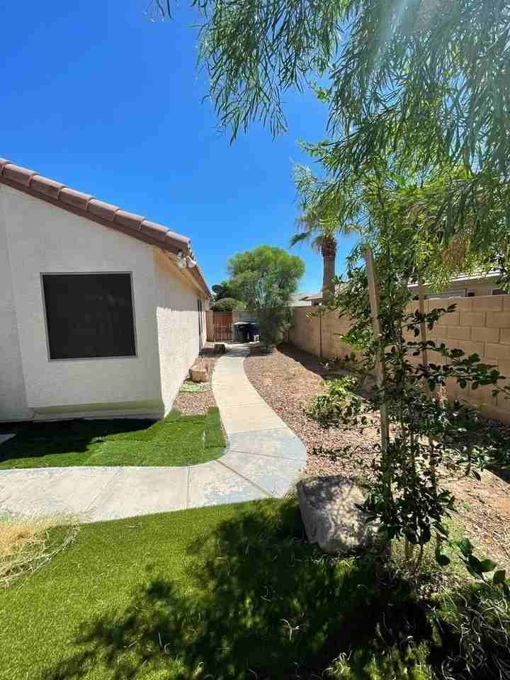 2460 E Whitten St - Photo 3 of 15