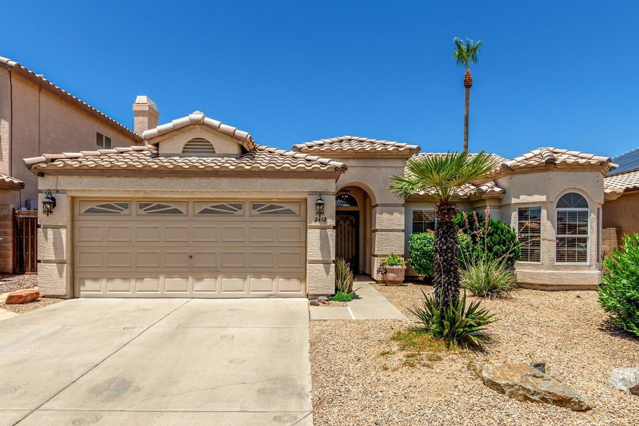 2412 E Wescott Dr - Photo 2 of 26