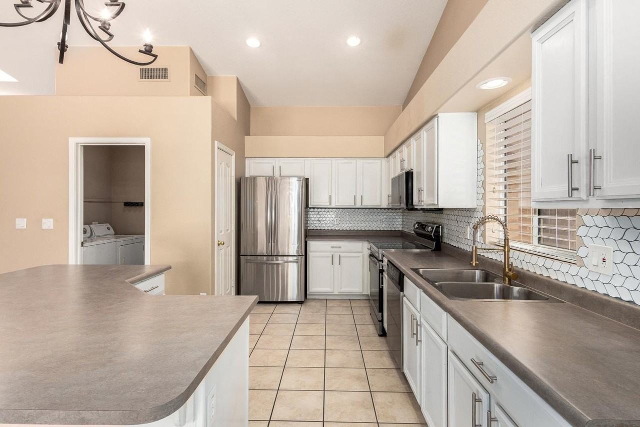 2412 E Wescott Dr - Photo 3 of 26