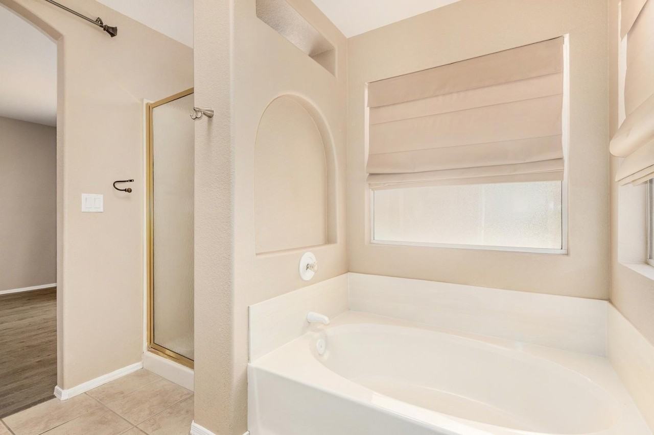 2412 E Wescott Dr - Photo 4 of 26