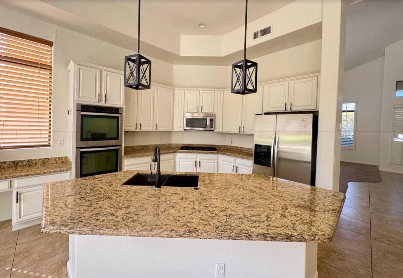 4906 E Hamblin Dr - Photo 5 of 16