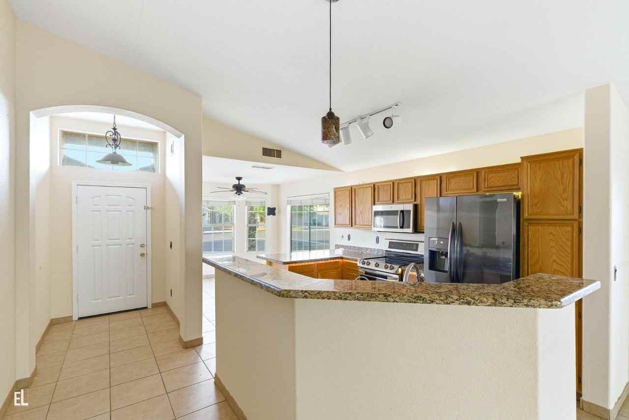 8431 W Wethersfield Rd - Photo 4 of 28