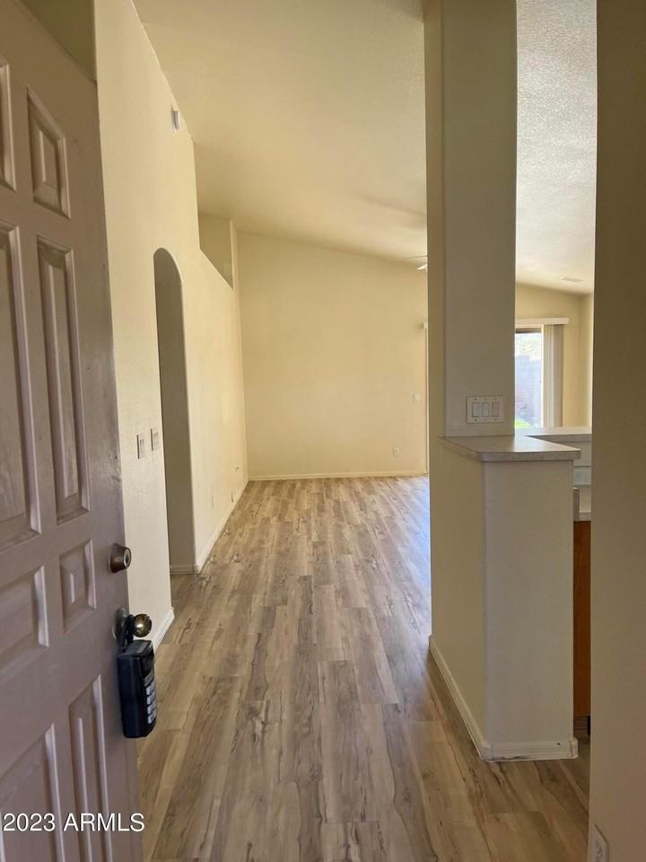 1744 E Robin Ln - Photo 2 of 17
