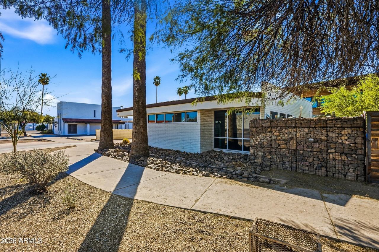 1055 E Indian School Rd - Photo 4 of 48