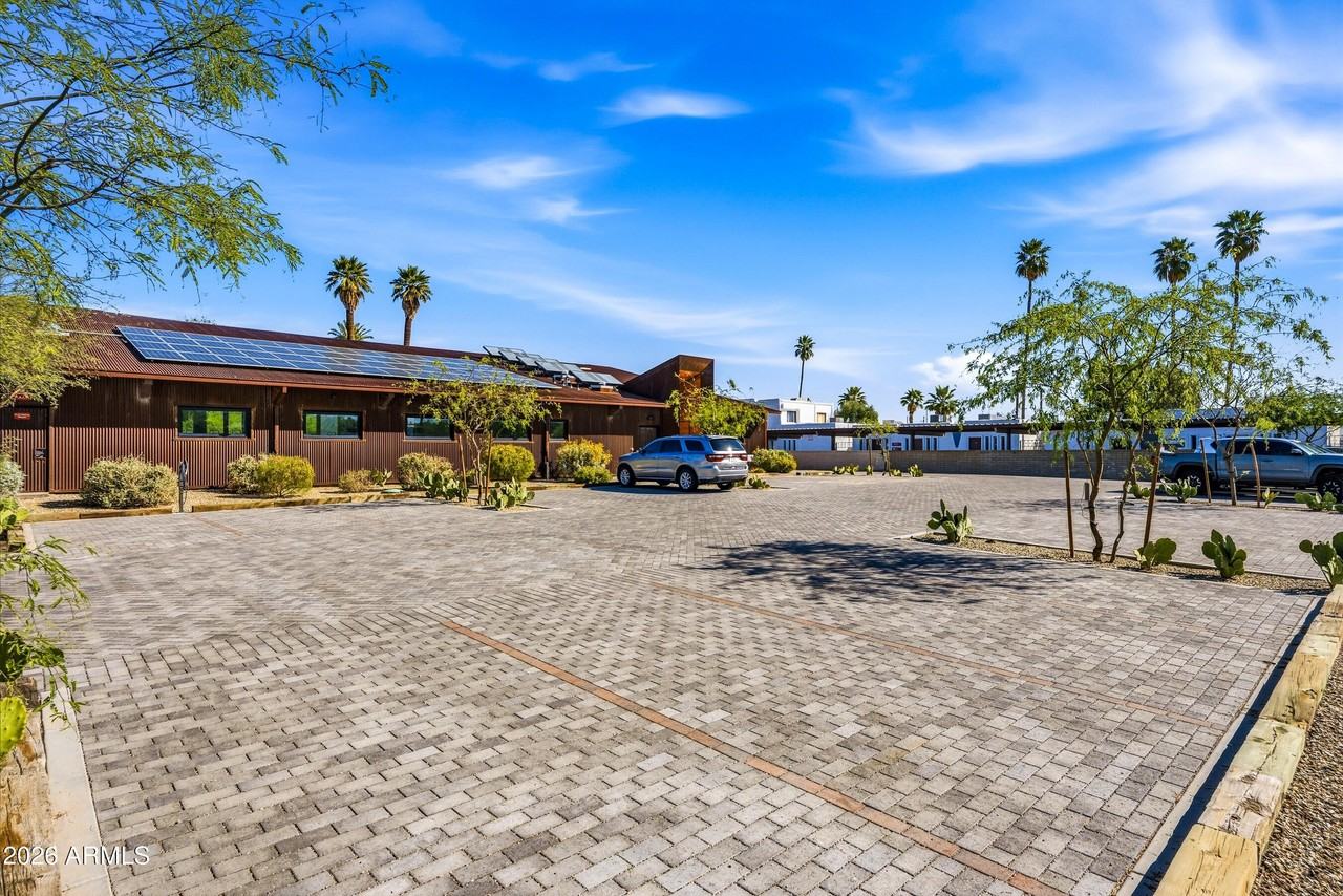 1055 E Indian School Rd - Photo 7 of 48