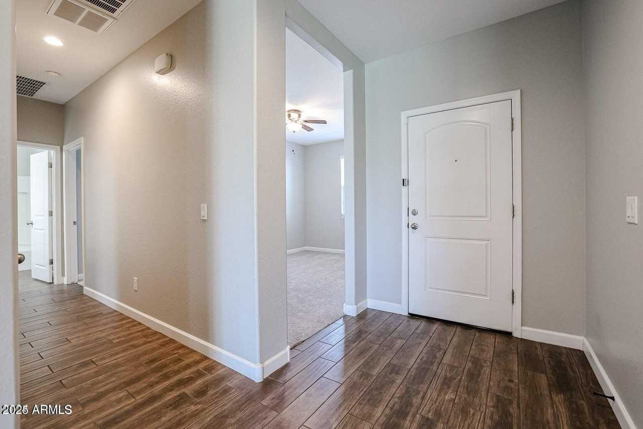 30203 W Fairmount Ave - Photo 4 of 46