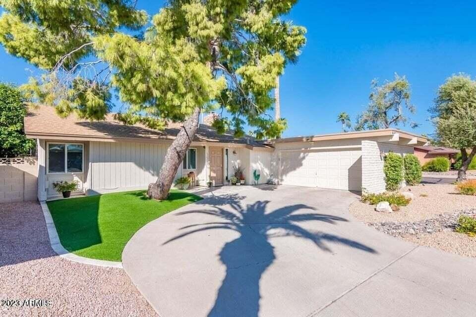 7526 N Via De La Campana - Photo 3 of 50