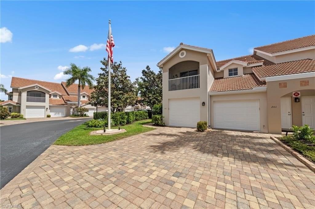 28611 Carriage Home Dr Unit 101 - Photo 2 of 37