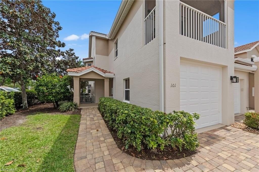 28611 Carriage Home Dr Unit 101 - Photo 3 of 37