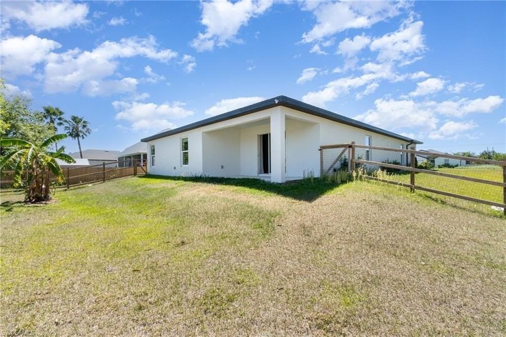 165 Blackstone Dr - Photo 4 of 28