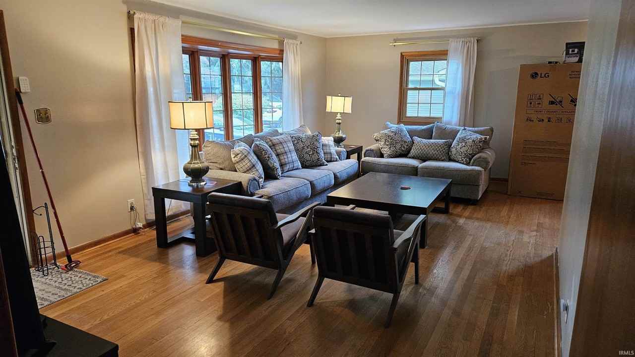 509 S Swain Ave - Photo 2 of 27