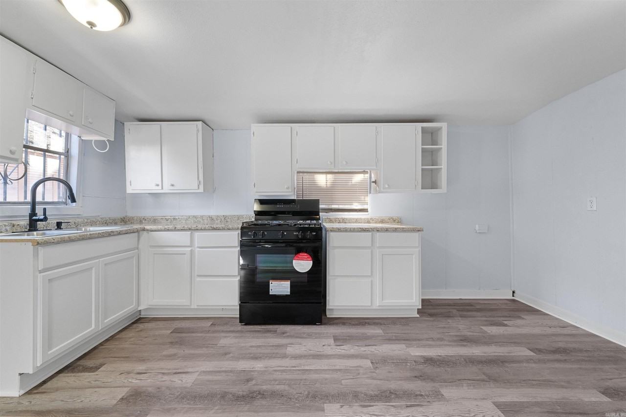 4423 W 26th St - Photo 2 of 19