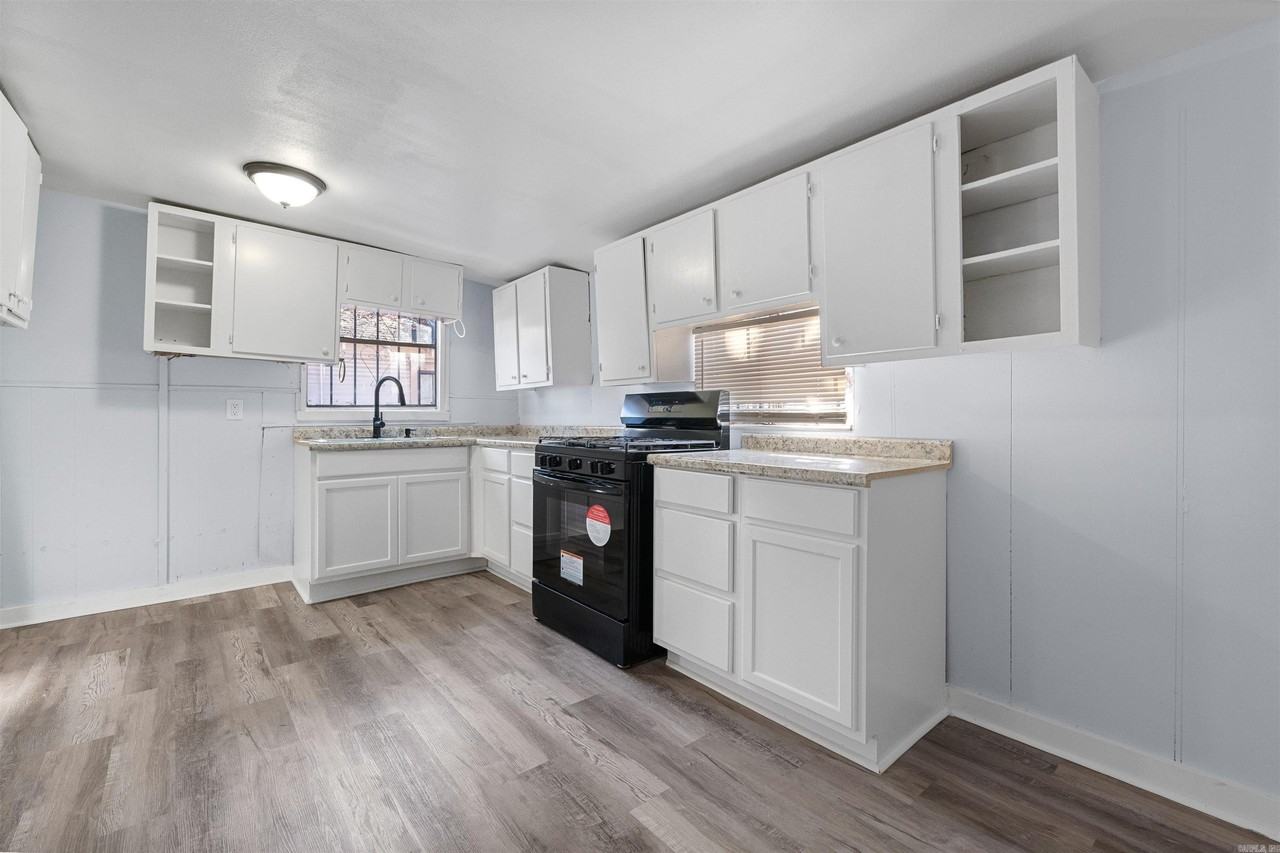 4423 W 26th St - Photo 3 of 19