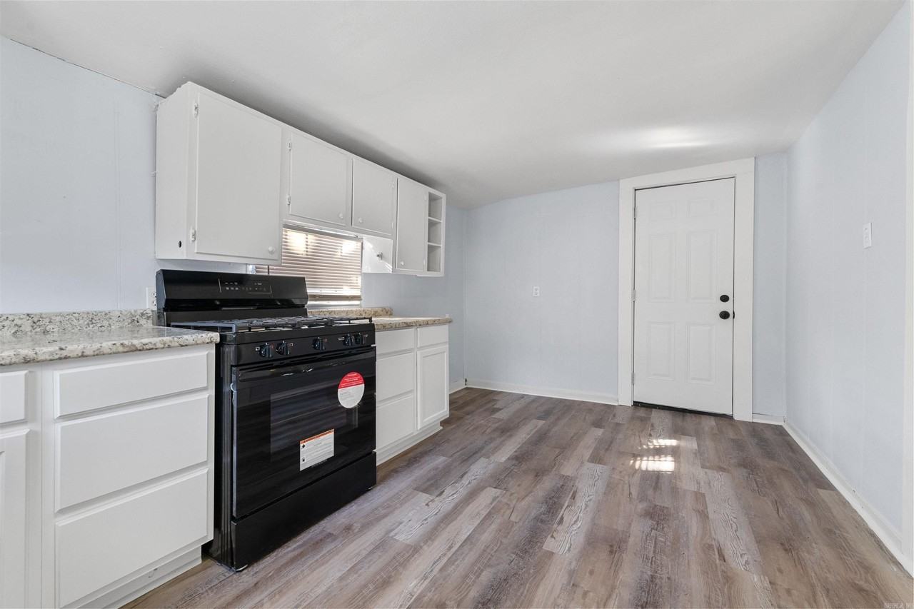 4423 W 26th St - Photo 4 of 19