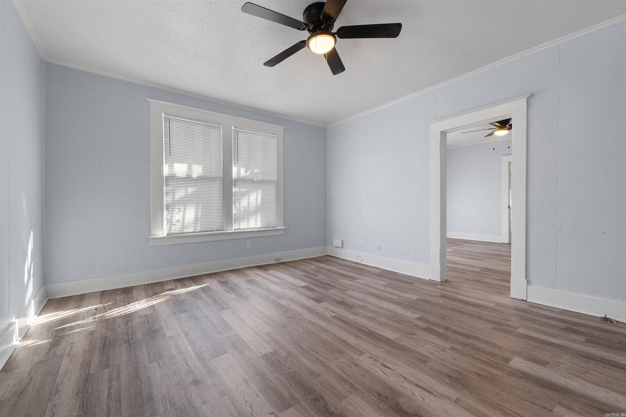 4423 W 26th St - Photo 5 of 19