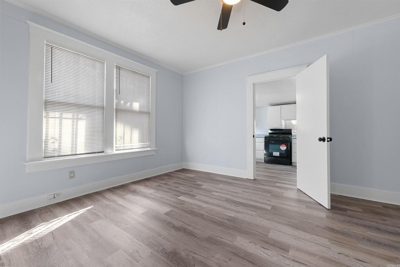 4423 W 26th St - Photo 7 of 19