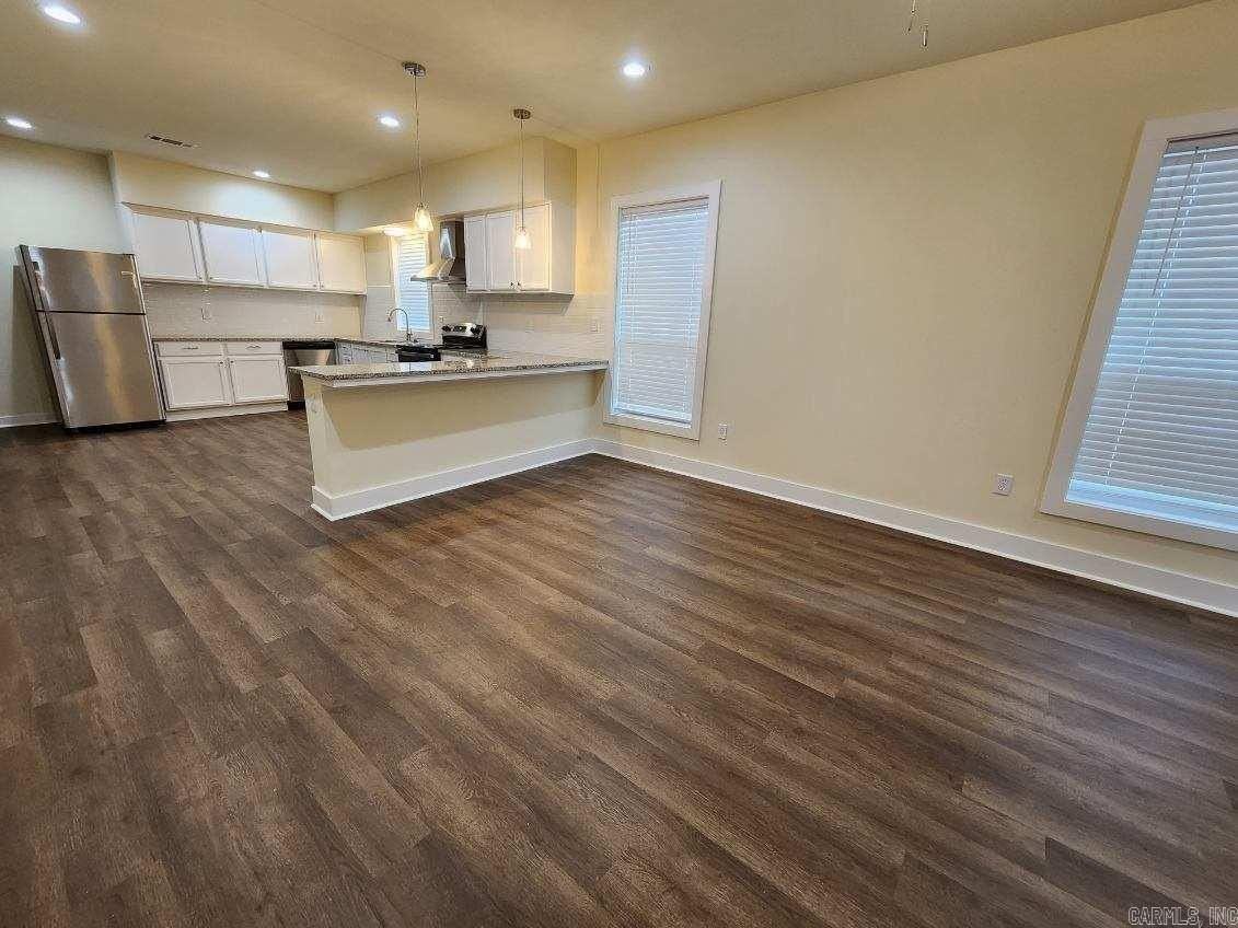 1303 Gray St - Photo 3 of 10